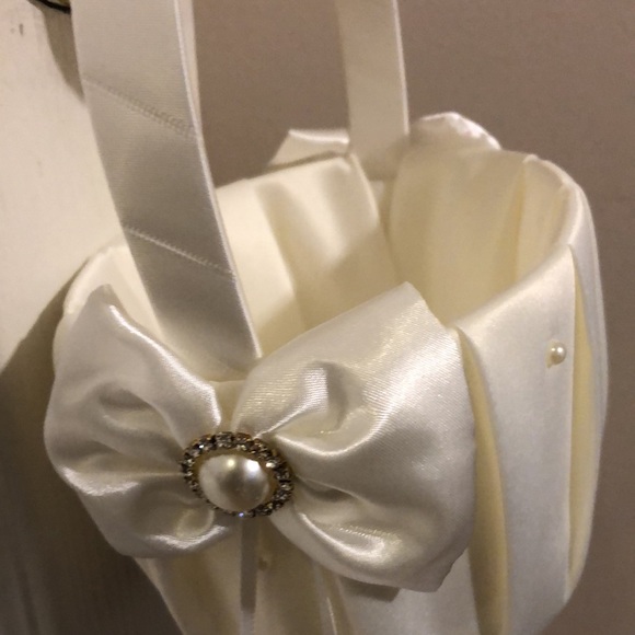 1 Satin Flower Girl Baskets - Picture 9 of 10